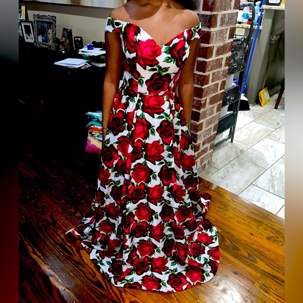 Lovely rose floral print off-the-shoulder dress Size 1, unhemmed